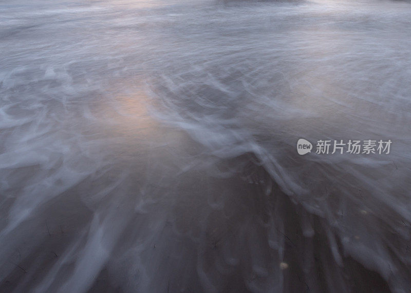 抽象的图像海浪冲击沙滩在Tan Thanh冲积海，天江省